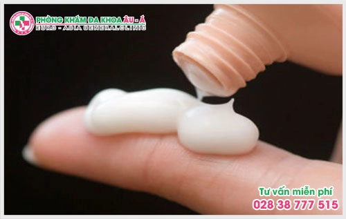 Bài biết dưới đây sẽ giúp ích cho bạn trong việc phát hiện để có cách chữa trị và chăm sóc vùng da bị dày sừng nang lông tốt hơn.