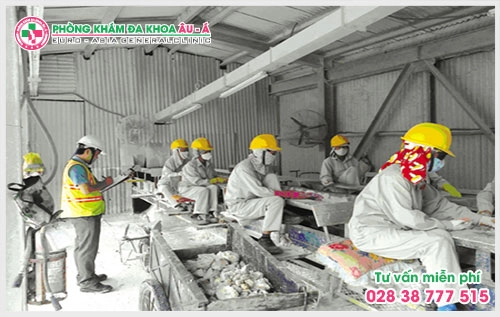 khi có các triệu chứng bệnh bệnh chàm người bệnh nên nhờ sự giúp đỡ của các bác sĩ da liễu để tránh những hậu quả nghiêm trọng về sau