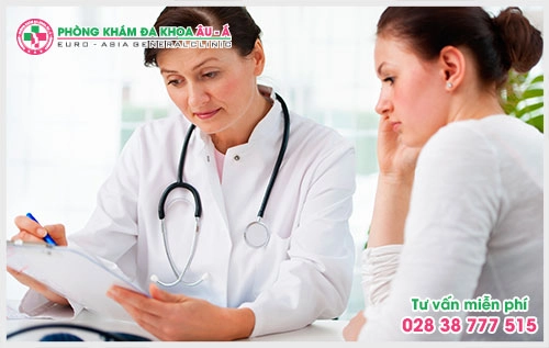 khi có các triệu chứng bệnh bệnh chàm người bệnh nên nhờ sự giúp đỡ của các bác sĩ da liễu để tránh những hậu quả nghiêm trọng về sau