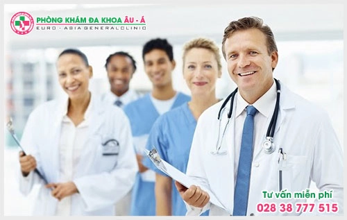 Vậy nguyên nhân, triệu chứng và cách điều trị của bệnh ra sao sẽ được các bác sĩ giải đáp qua chuyên mục tư vấn bệnh vảy nến của Da Liễu Âu Á
