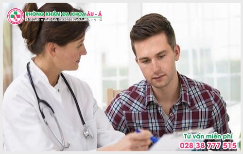 Sự bất thường về tuyến mồ hôi khiến mồ hôi tiết ra nhiều, các axit béo, protein có trong mồ hôi kết hợp với vi khuẩn bên ngoài sẽ tạo ra bệnh hôi nách